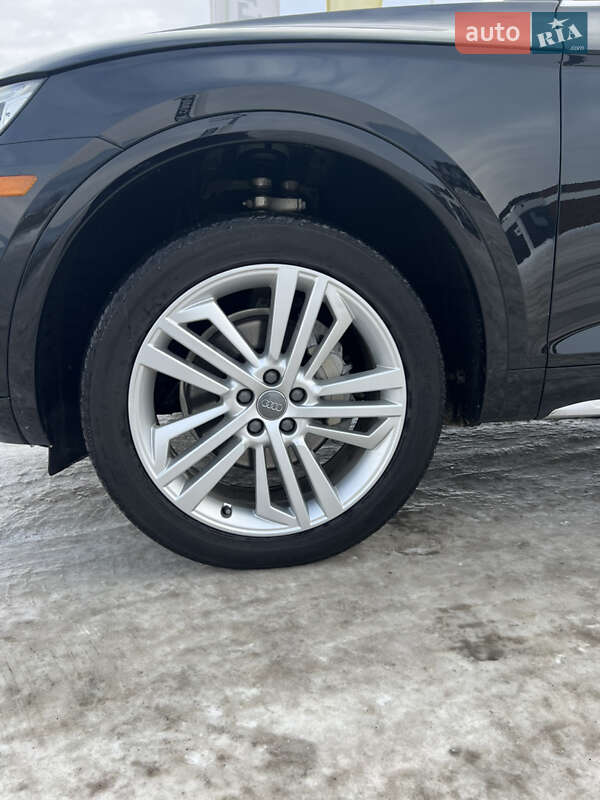 Внедорожник / Кроссовер Audi Q5 2020 в Хусте