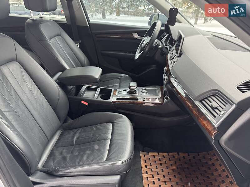 Внедорожник / Кроссовер Audi Q5 2018 в Луцке