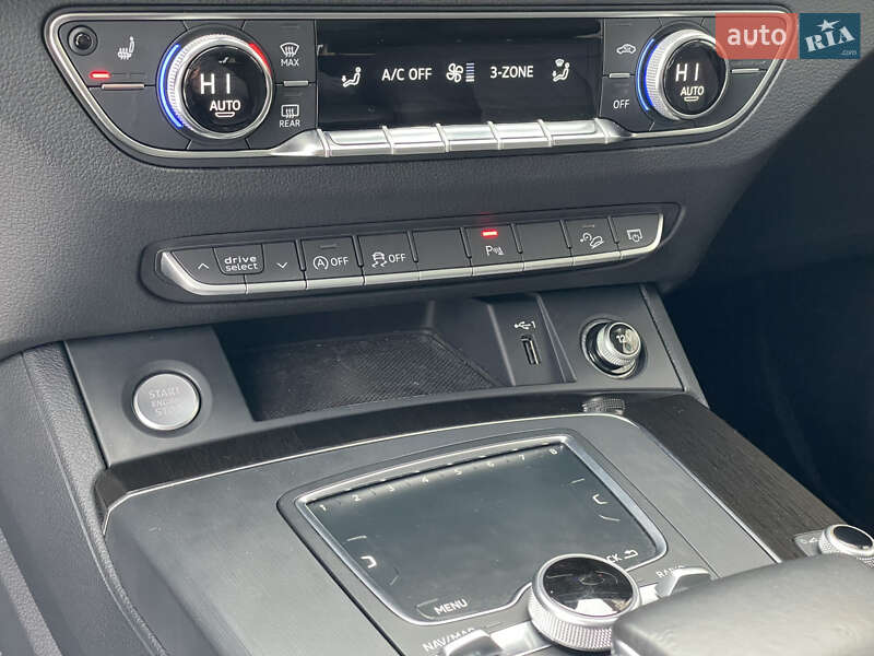 Позашляховик / Кросовер Audi Q5 2018 в Стрию