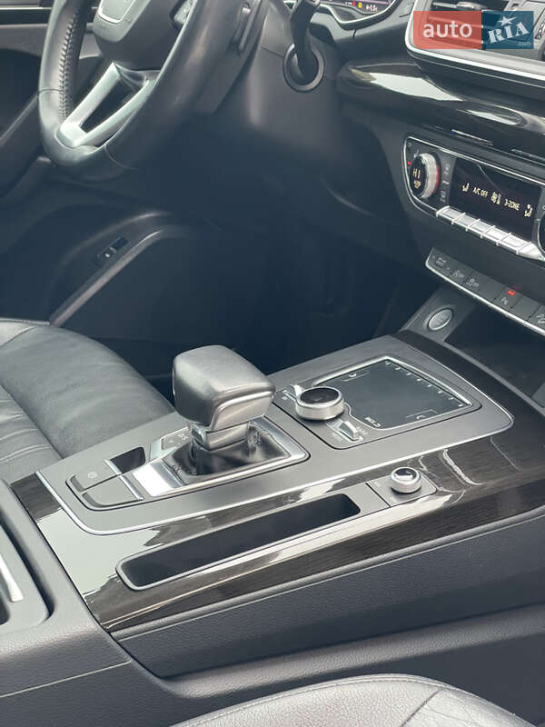 Позашляховик / Кросовер Audi Q5 2018 в Стрию