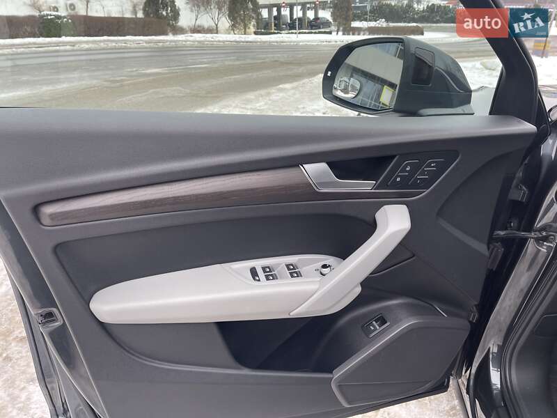 Внедорожник / Кроссовер Audi Q5 2017 в Киеве