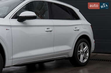 Внедорожник / Кроссовер Audi Q5 2021 в Ужгороде