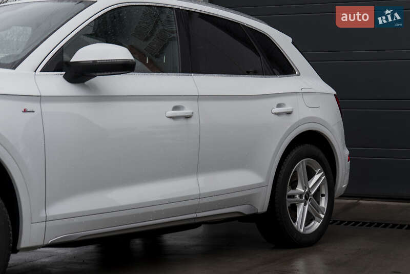 Внедорожник / Кроссовер Audi Q5 2021 в Ужгороде