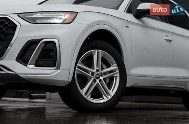 Внедорожник / Кроссовер Audi Q5 2021 в Ужгороде
