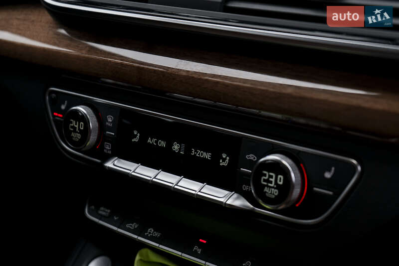 Внедорожник / Кроссовер Audi Q5 2021 в Ужгороде