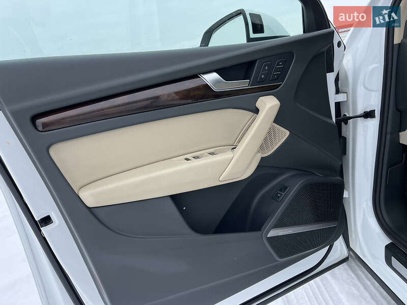 Позашляховик / Кросовер Audi Q5 2018 в Львові