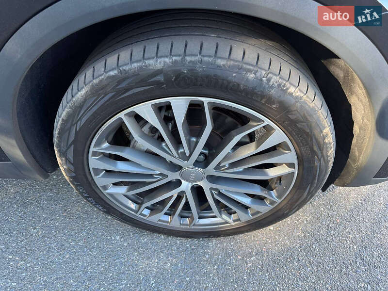 Позашляховик / Кросовер Audi Q5 2016 в Києві