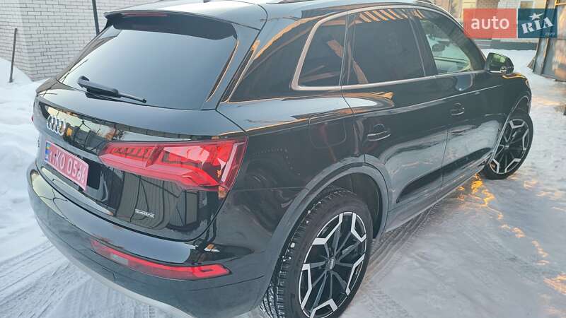 Позашляховик / Кросовер Audi Q5 2019 в Житомирі