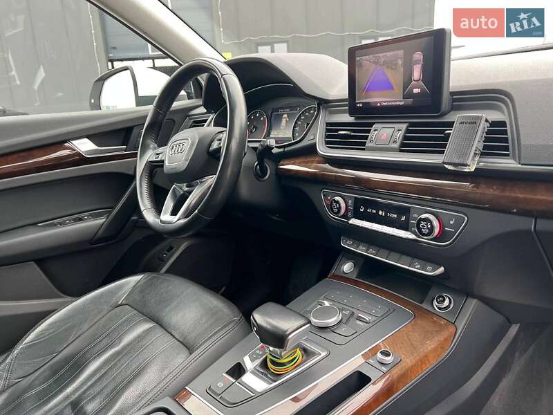 Позашляховик / Кросовер Audi Q5 2017 в Львові