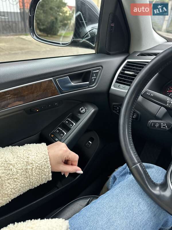 Позашляховик / Кросовер Audi Q5 2015 в Виноградові