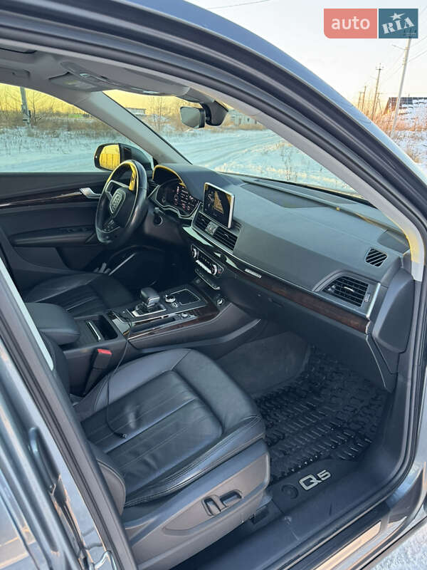 Позашляховик / Кросовер Audi Q5 2019 в Києві