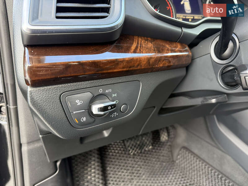 Внедорожник / Кроссовер Audi Q5 2017 в Стрые