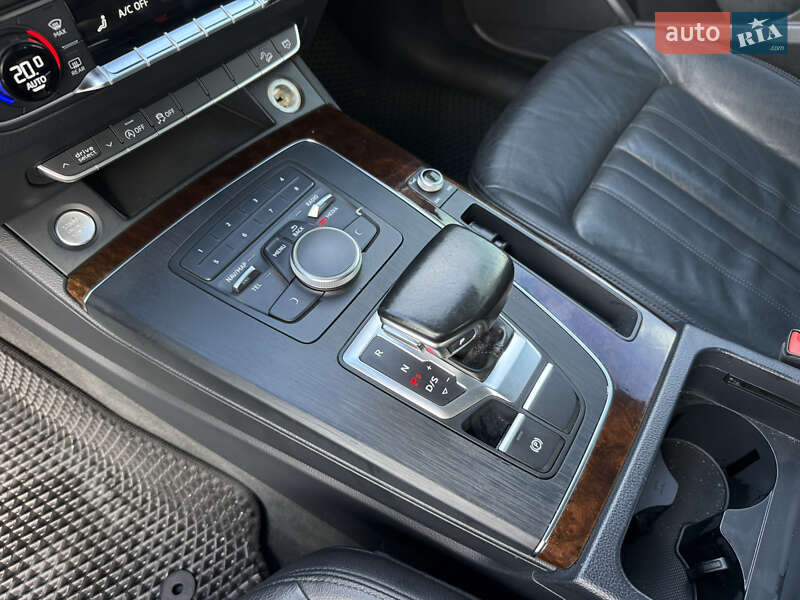 Внедорожник / Кроссовер Audi Q5 2017 в Стрые