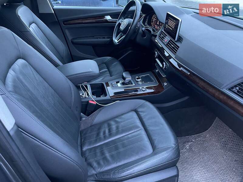 Внедорожник / Кроссовер Audi Q5 2017 в Хмельницком