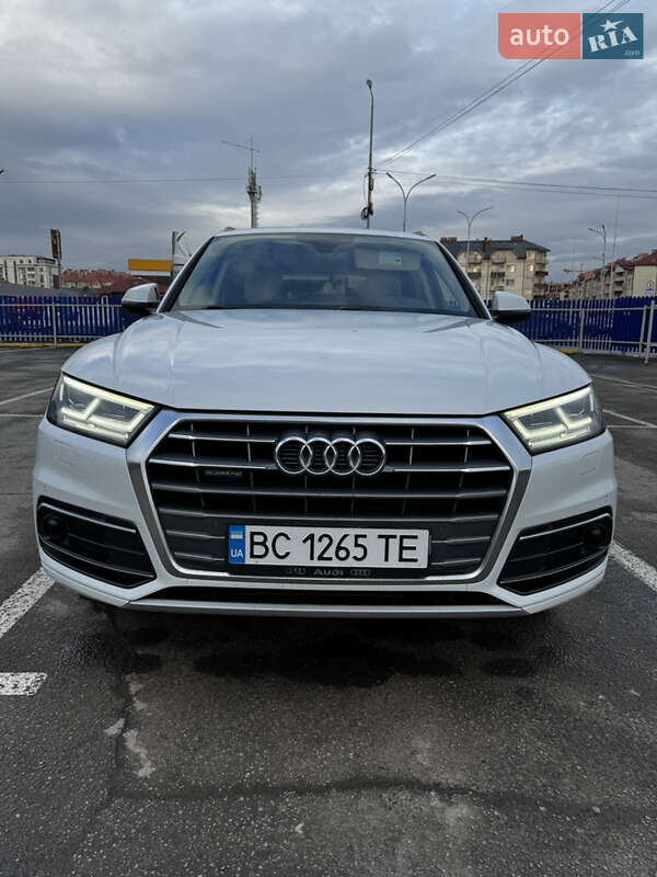 Позашляховик / Кросовер Audi Q5 2018 в Ужгороді