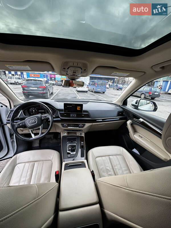 Позашляховик / Кросовер Audi Q5 2018 в Ужгороді