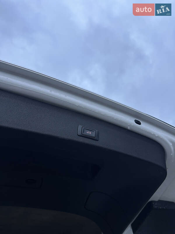 Внедорожник / Кроссовер Audi Q5 2015 в Ужгороде