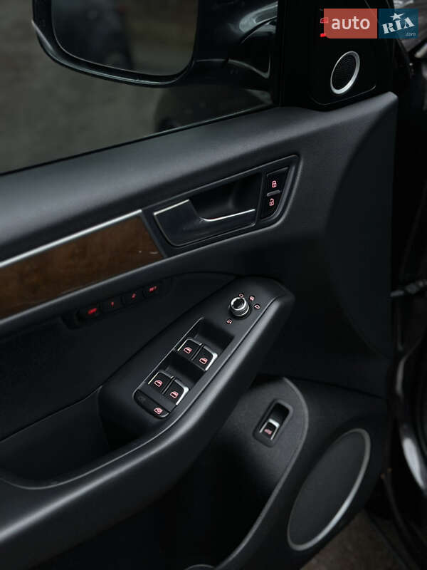 Позашляховик / Кросовер Audi Q5 2016 в Ужгороді