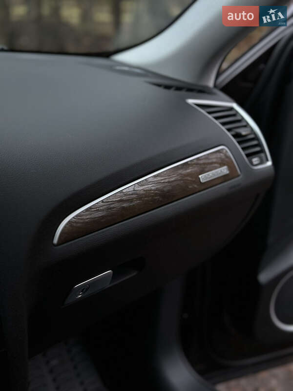 Позашляховик / Кросовер Audi Q5 2016 в Ужгороді