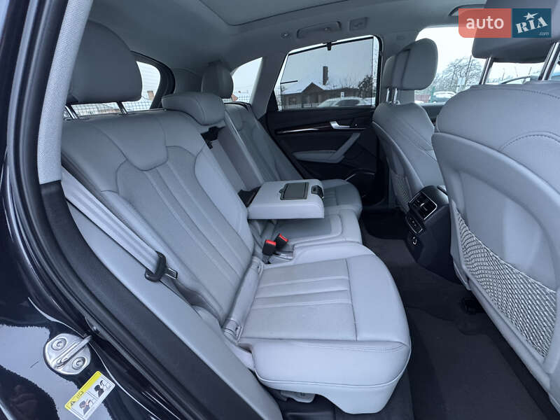 Позашляховик / Кросовер Audi Q5 2017 в Луцьку фото 24 Позашляховик / Кросовер Audi Q5 2017 в Луцьку