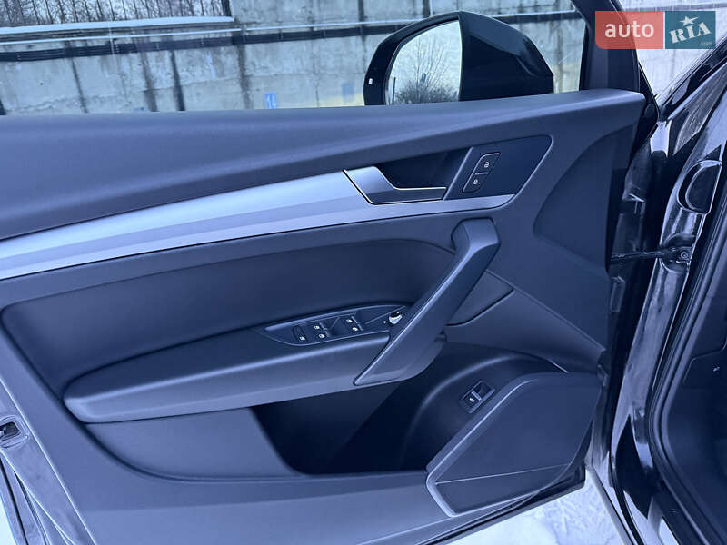 Позашляховик / Кросовер Audi Q5 2022 в Рівному