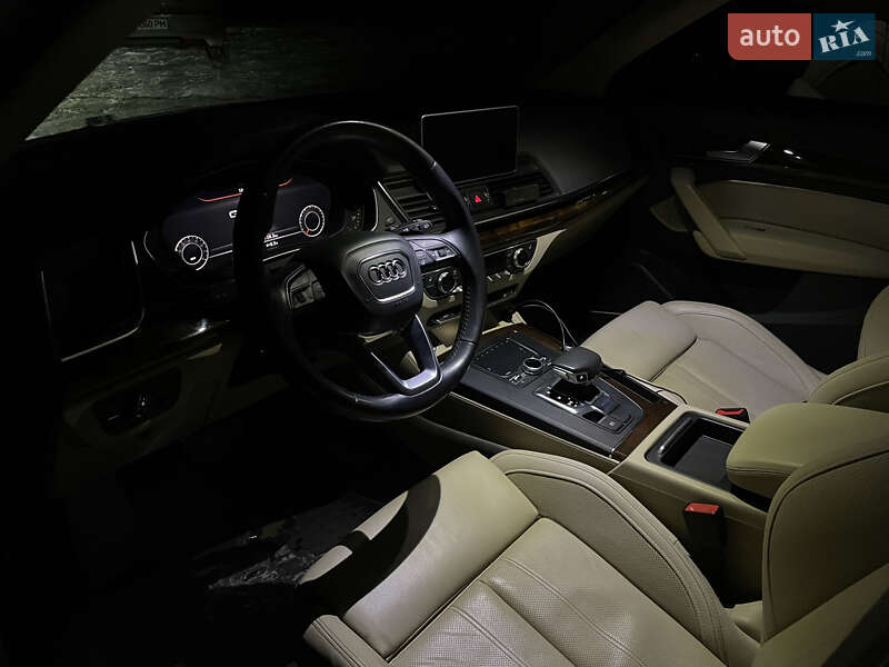 Позашляховик / Кросовер Audi Q5 2018 в Львові