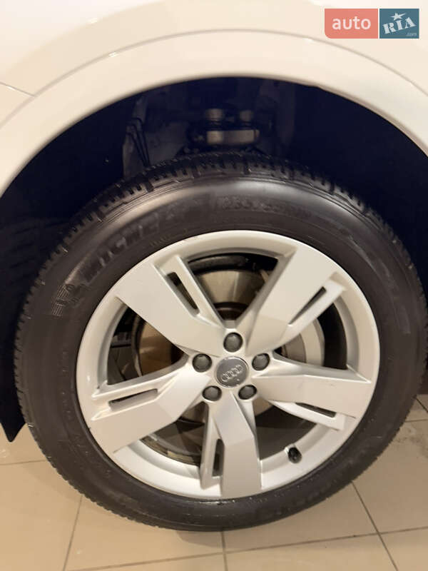 Позашляховик / Кросовер Audi Q5 2017 в Києві