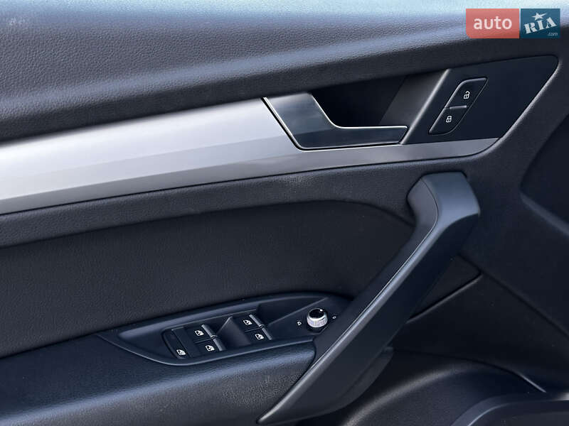 Позашляховик / Кросовер Audi Q5 2017 в Львові
