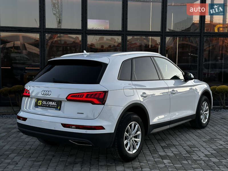 Позашляховик / Кросовер Audi Q5 2017 в Львові
