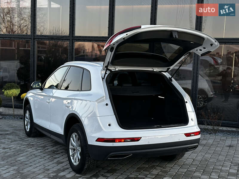 Позашляховик / Кросовер Audi Q5 2017 в Львові
