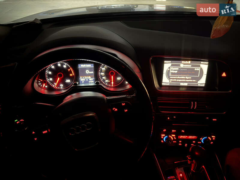 Внедорожник / Кроссовер Audi Q5 2010 в Одессе