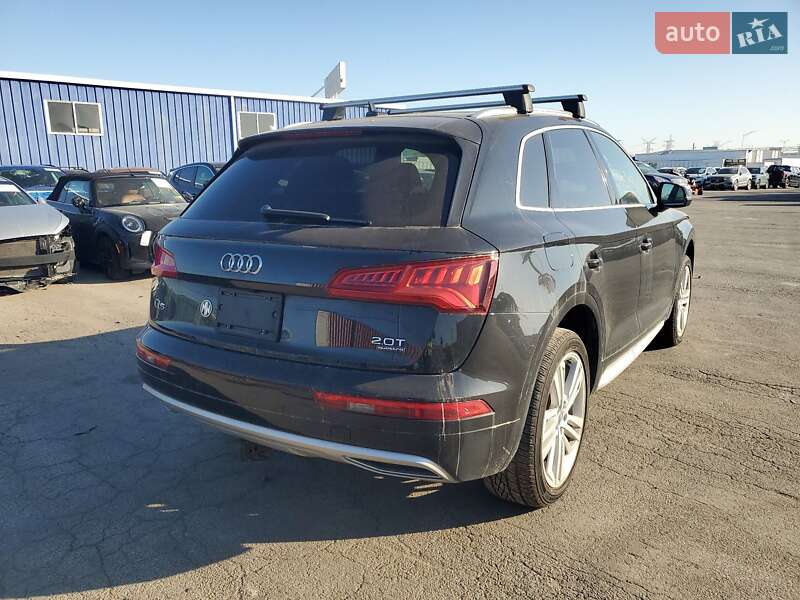 Позашляховик / Кросовер Audi Q5 2017 в Ужгороді