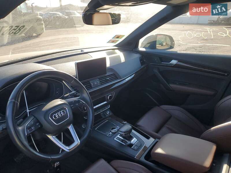 Позашляховик / Кросовер Audi Q5 2017 в Ужгороді