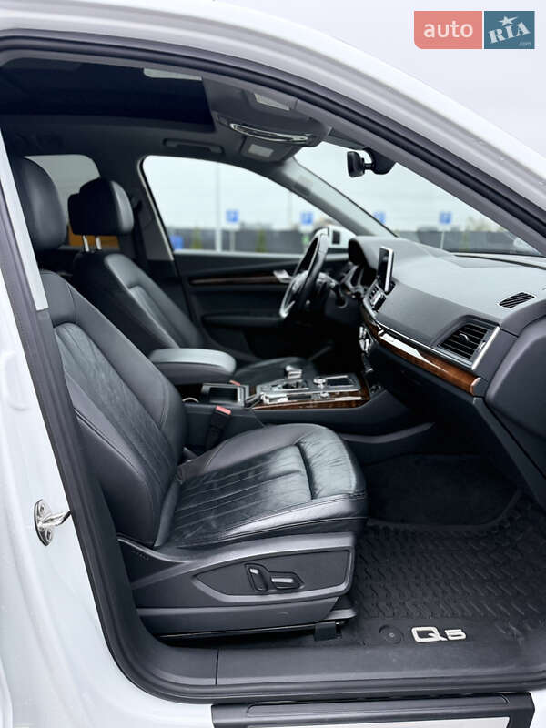 Позашляховик / Кросовер Audi Q5 2017 в Львові фото 21 Позашляховик / Кросовер Audi Q5 2017 в Львові