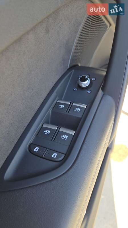 Позашляховик / Кросовер Audi Q5 2021 в Києві