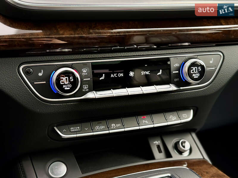 Позашляховик / Кросовер Audi Q5 2020 в Києві