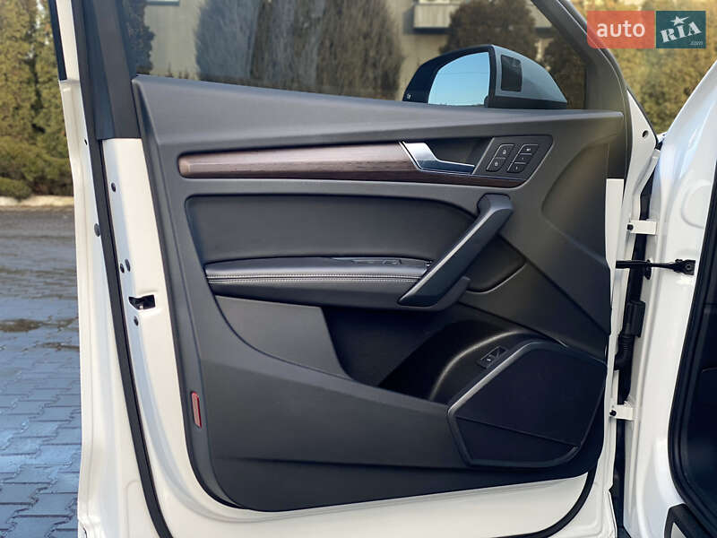 Внедорожник / Кроссовер Audi Q5 2021 в Луцке