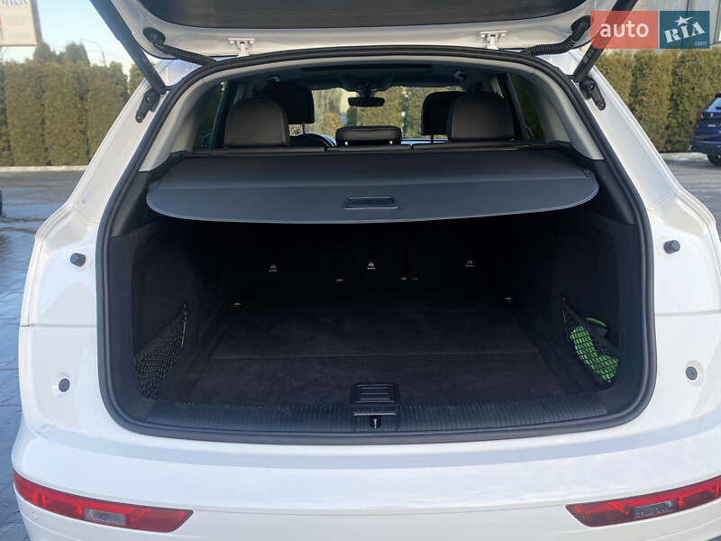 Внедорожник / Кроссовер Audi Q5 2021 в Луцке