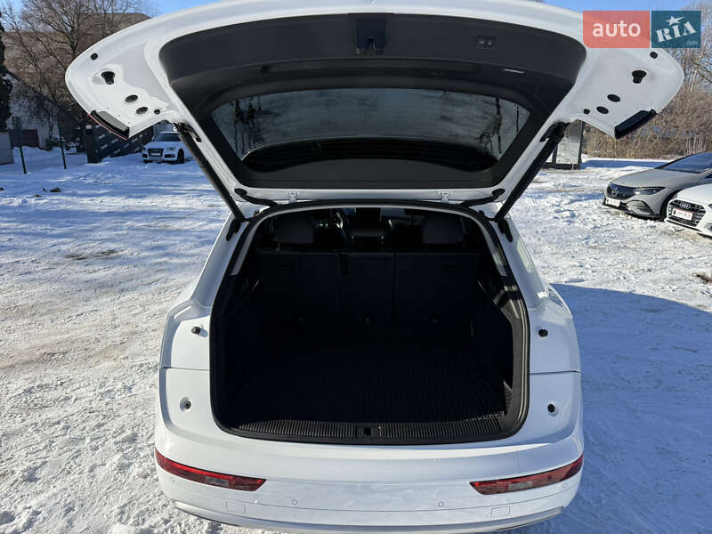 Позашляховик / Кросовер Audi Q5 2018 в Києві фото 39 Позашляховик / Кросовер Audi Q5 2018 в Києві