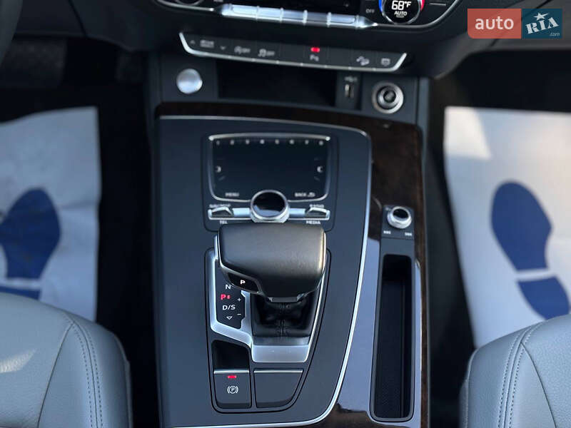 Позашляховик / Кросовер Audi Q5 2018 в Львові