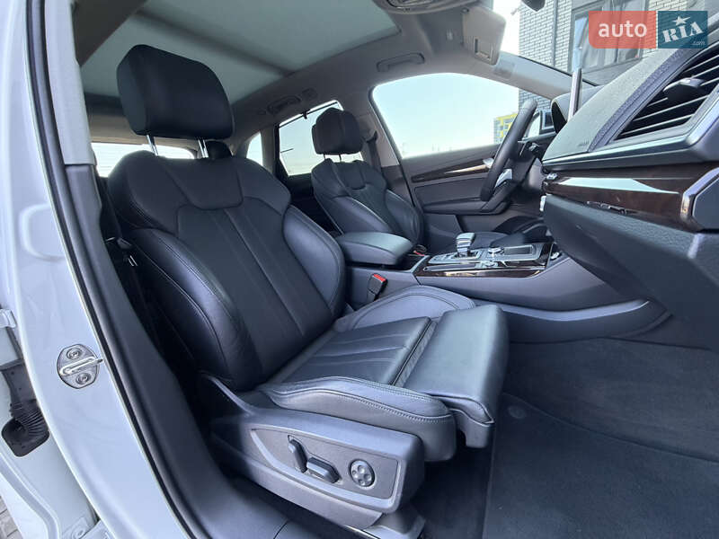 Позашляховик / Кросовер Audi Q5 2018 в Луцьку