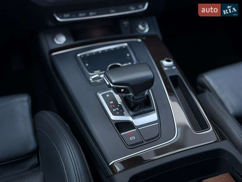 Позашляховик / Кросовер Audi Q5 2018 в Луцьку