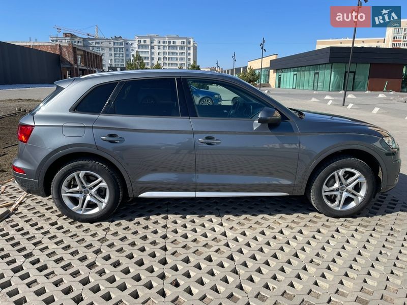 Внедорожник / Кроссовер Audi Q5 2017 в Хмельницком
