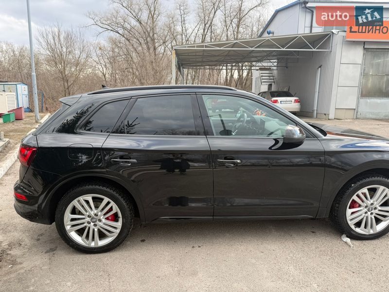 Позашляховик / Кросовер Audi Q5 2021 в Чернігові