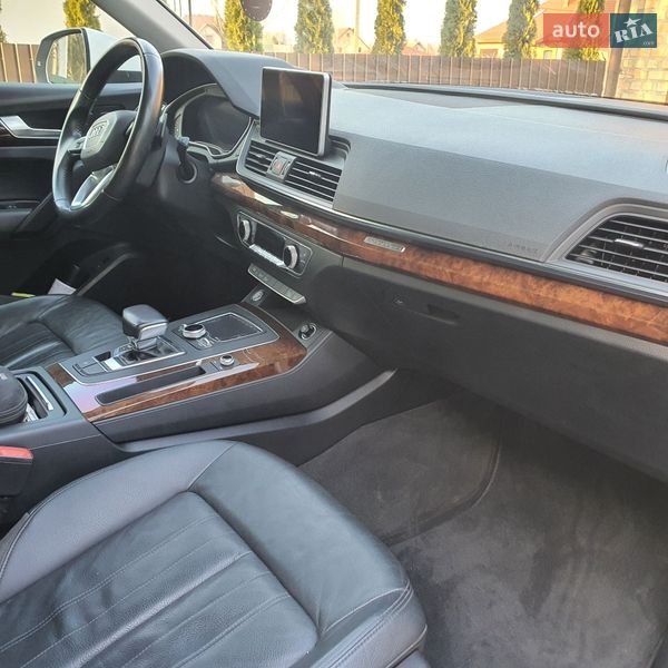 Позашляховик / Кросовер Audi Q5 2017 в Луцьку