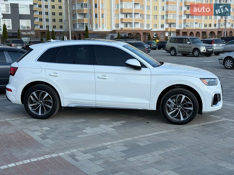 Внедорожник / Кроссовер Audi Q5 2021 в Киеве