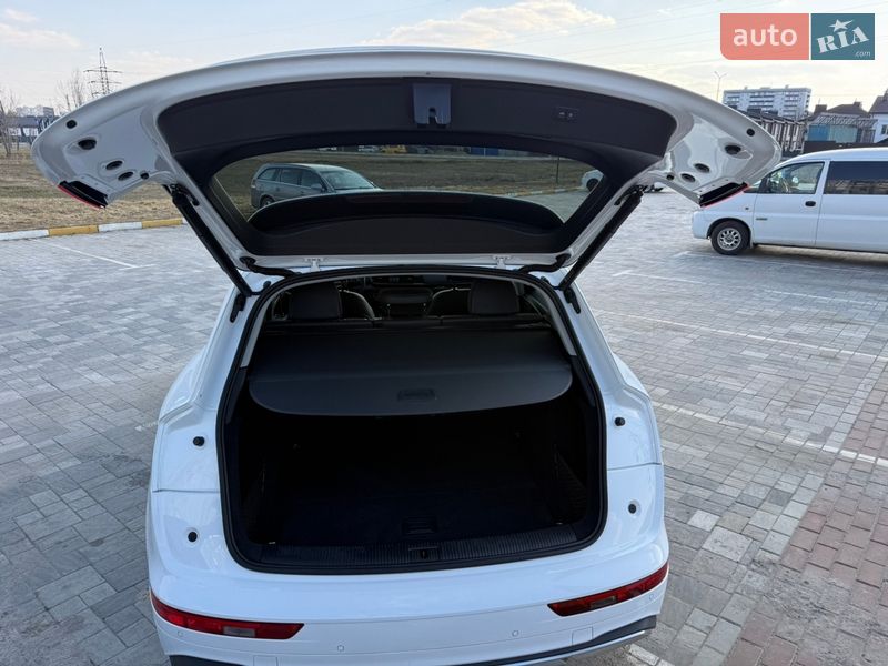 Внедорожник / Кроссовер Audi Q5 2021 в Киеве