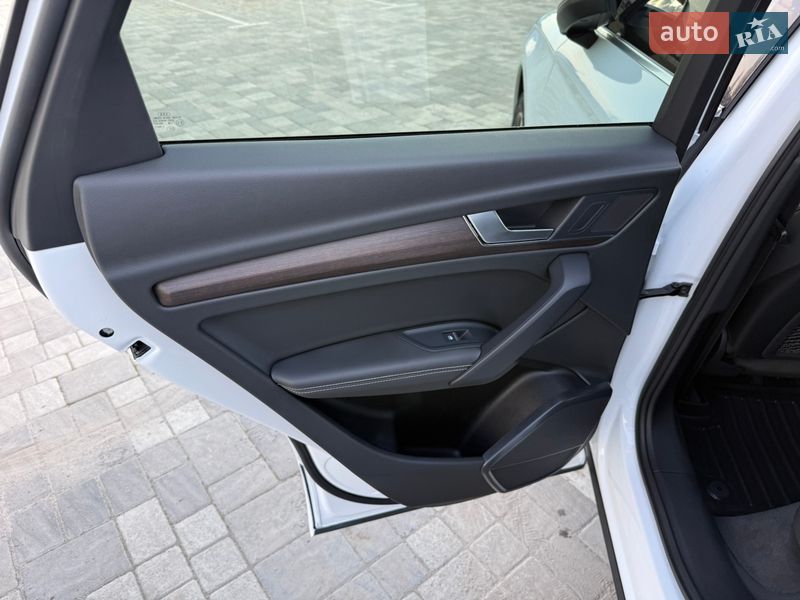 Внедорожник / Кроссовер Audi Q5 2021 в Киеве