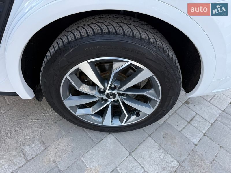 Внедорожник / Кроссовер Audi Q5 2021 в Киеве
