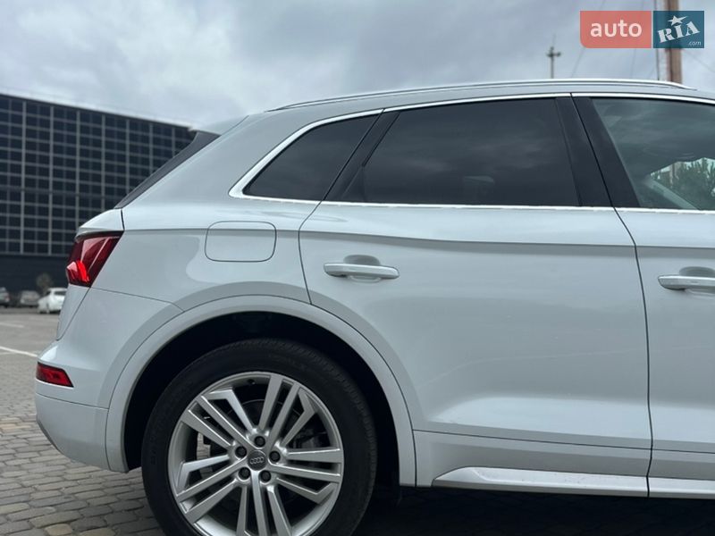 Позашляховик / Кросовер Audi Q5 2020 в Луцьку